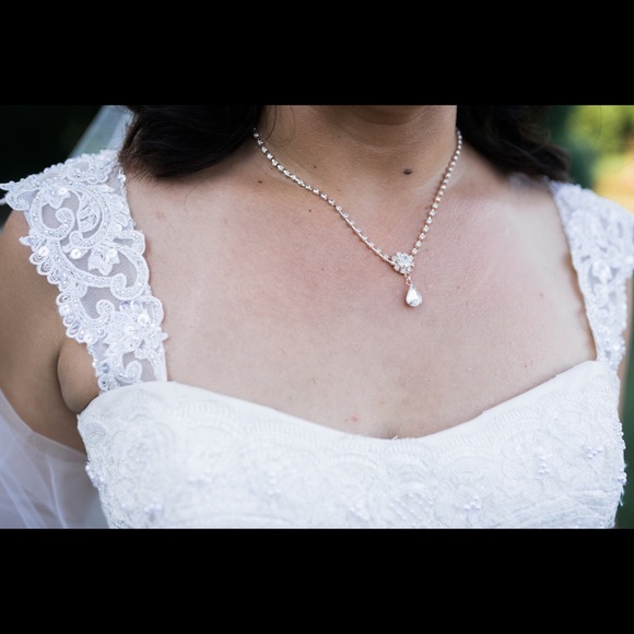 David’s Bridal Wedding Dress. Size 10 - Picture 9 of 15